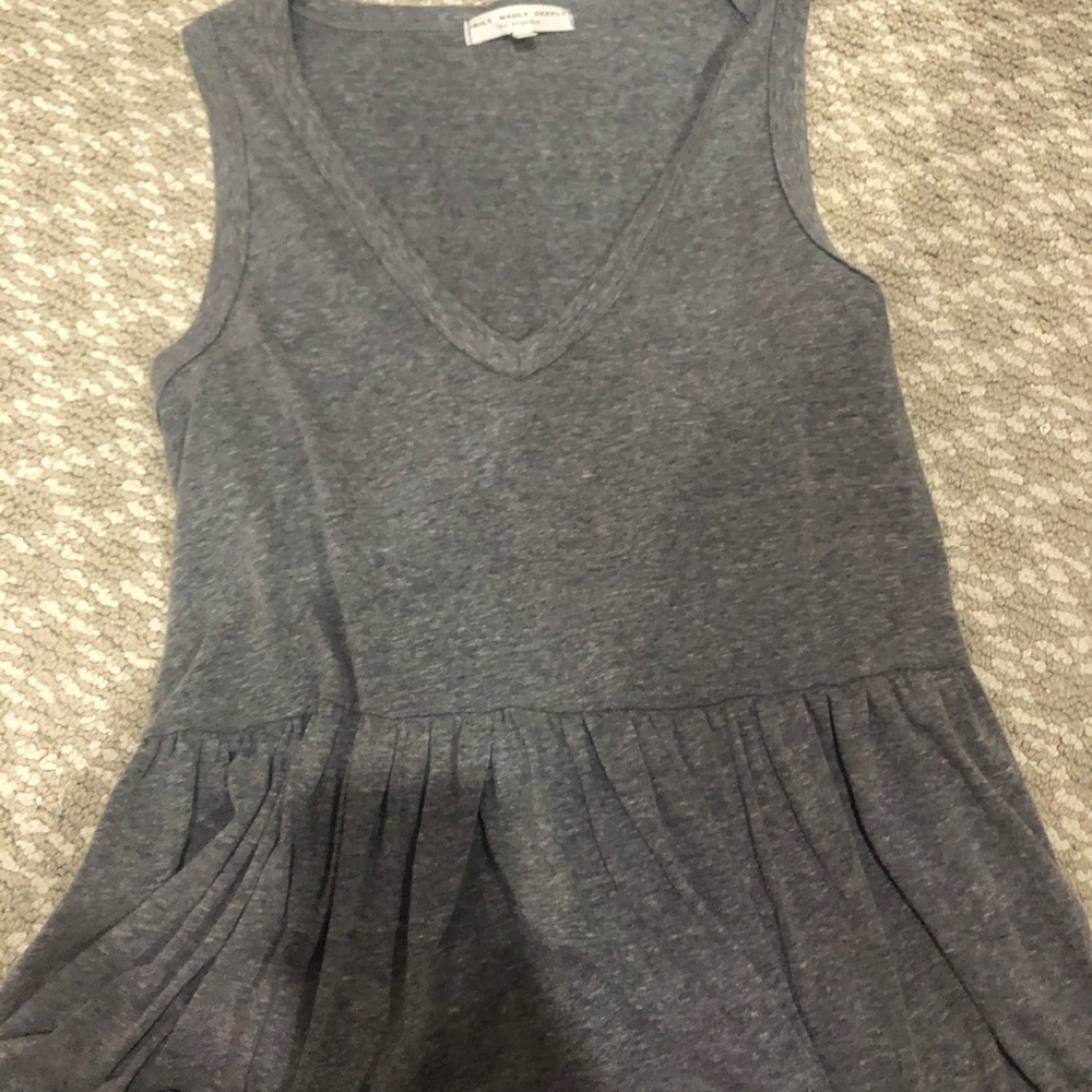 grey tank top